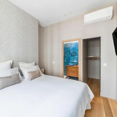 Apartment Luxury Flat Champs Elysees Air Cond. 6 Pers Paris