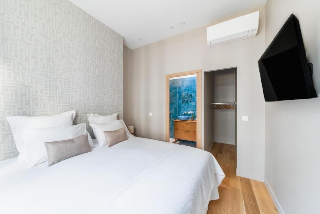 Apartment Luxury Flat Champs Elysees Air Cond. 6 Pers Paris